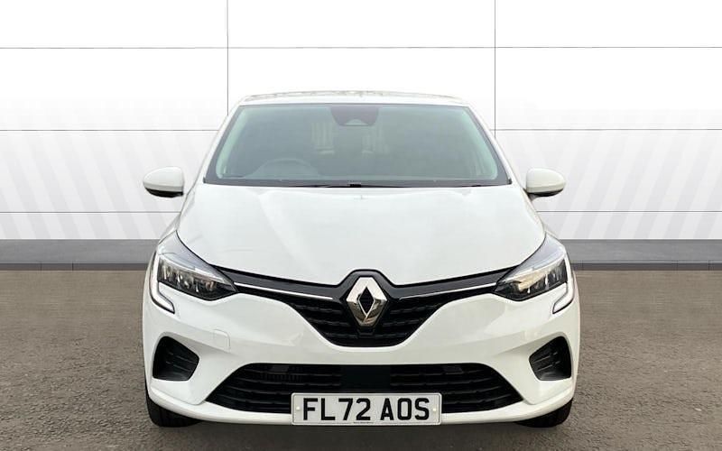 Used Renault Clio V Iconic 90 HP (66 kW) 2022 White Hatchback