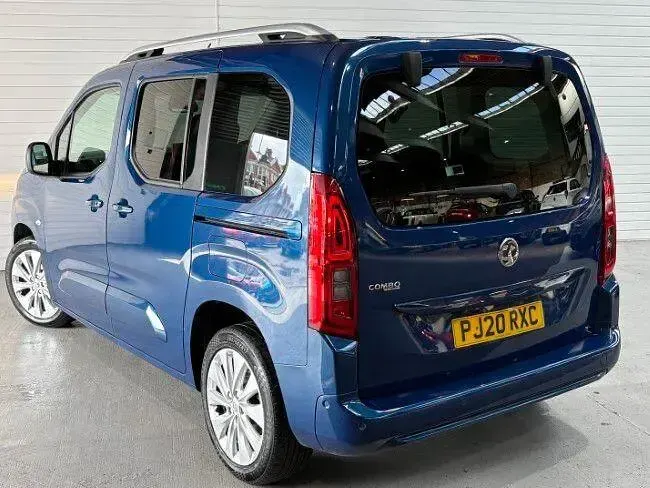 Used Vauxhall Combo Elite 130 HP (95 kW) 2020 Blue MPV