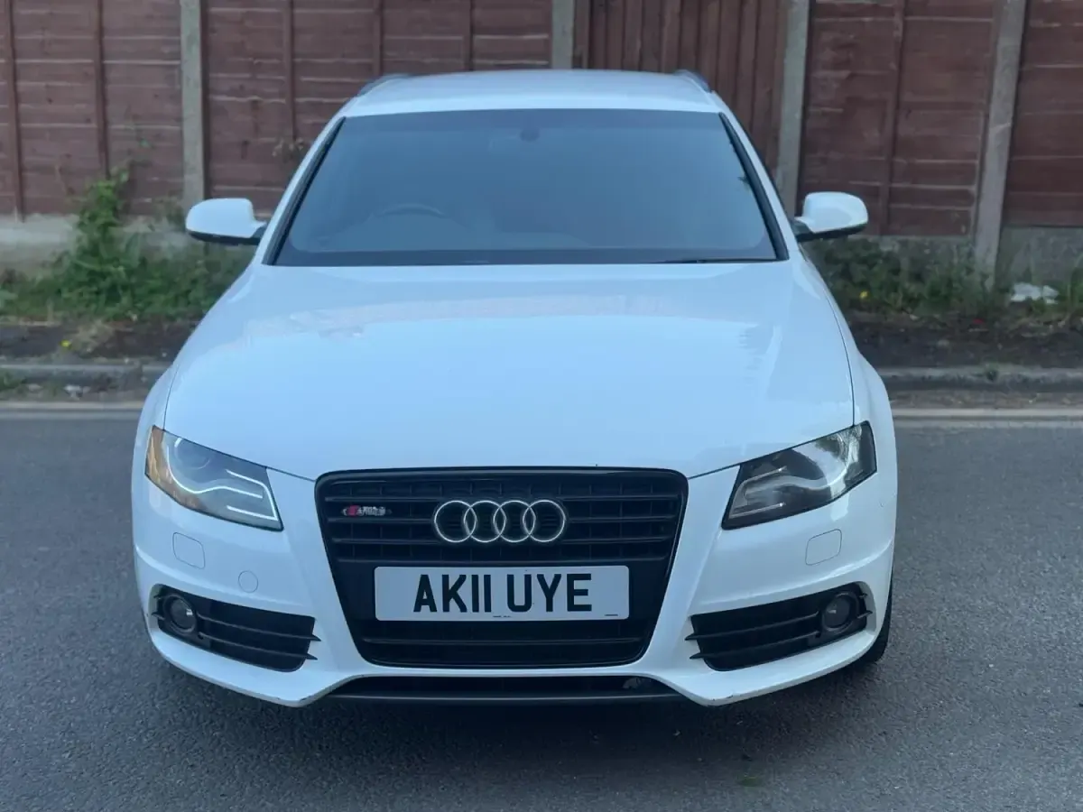 Begagnad Audi A4 Black Edition 2011 Vit Kombi