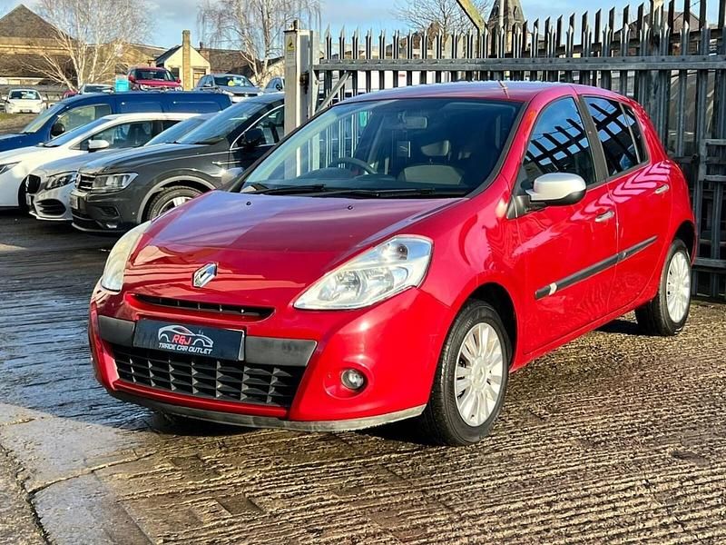 Used Renault Clio II 2010 Red Hatchback