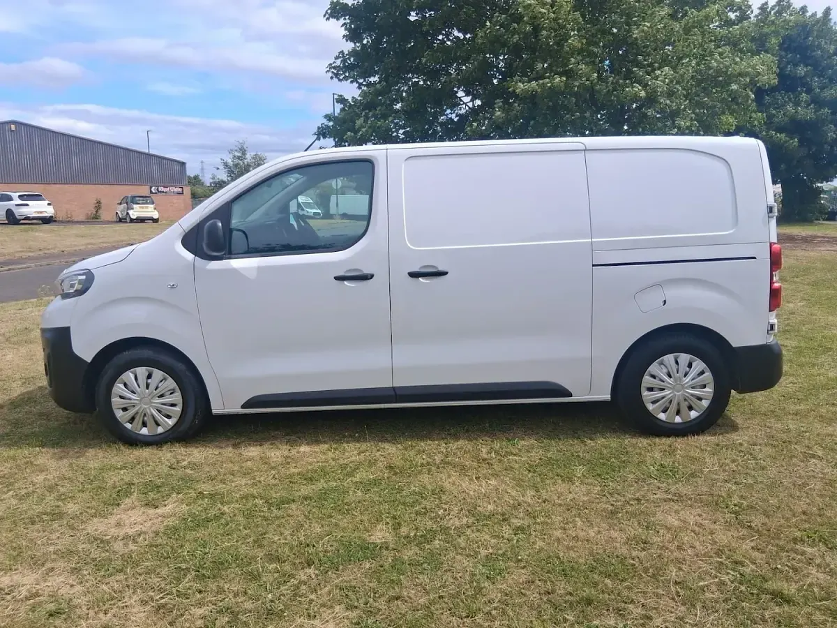 Used Peugeot Expert Premium 100 HP (73 kW) 2022 White Van