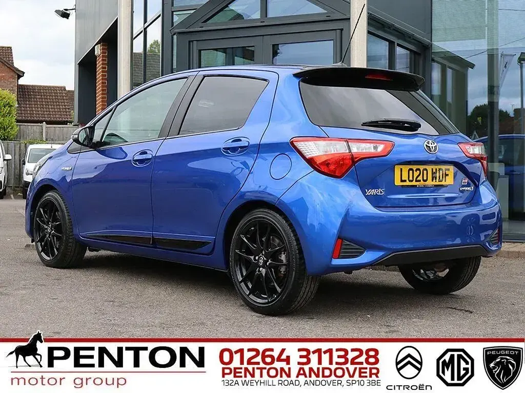 Used Toyota Yaris Sport 91 HP (66 kW) 2020 Blue Hatchback