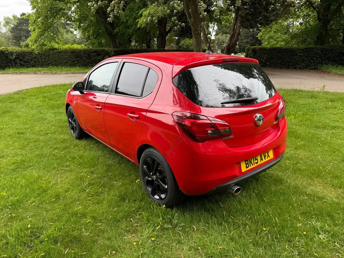 Used Vauxhall Corsa SRi 95 HP (69 kW) 2015 Red Hatchback