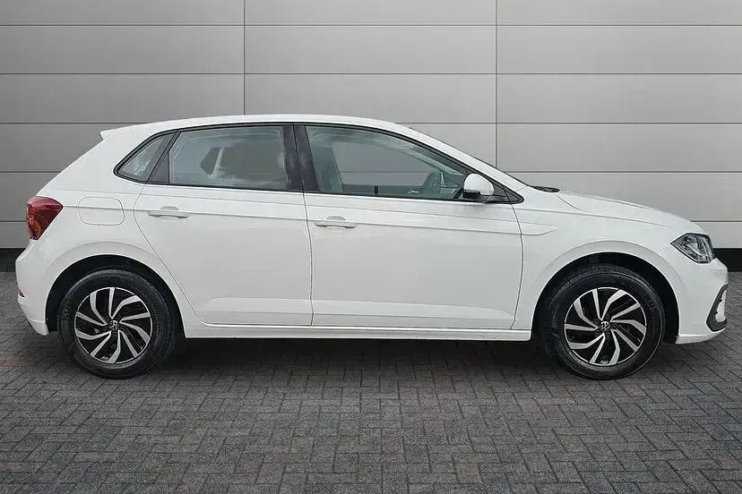 Used VW Polo Life 79 HP (58 kW) 2024 White Hatchback