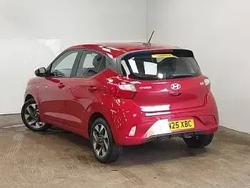 Used Hyundai i10 Advanced 63 HP (46 kW) 2025 Red Hatchback