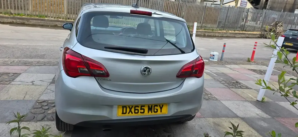 Usado Vauxhall Corsa SRi 2016 Prateado Citadino