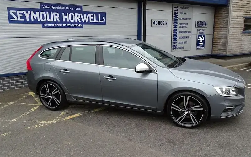 Used Volvo V60 R-Design 150 HP (110 kW) 2017 Estate