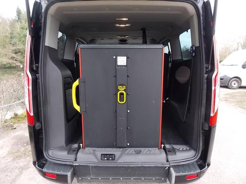 Used Ford Tourneo 130 HP (95 kW) 2018 Black MPV