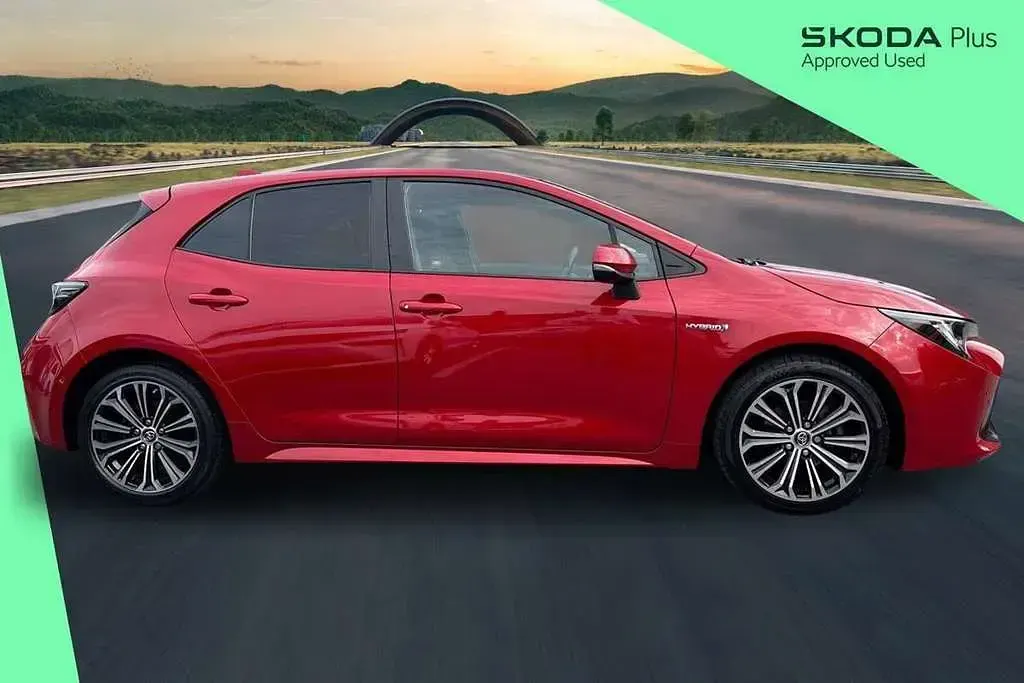Used Toyota Corolla Design 122 HP (89 kW) 2019 Red Hatchback