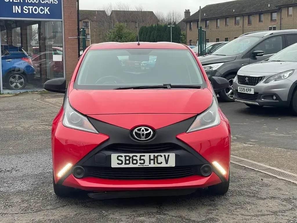 Used Toyota Aygo 68 HP (50 kW) 2015 Red Hatchback