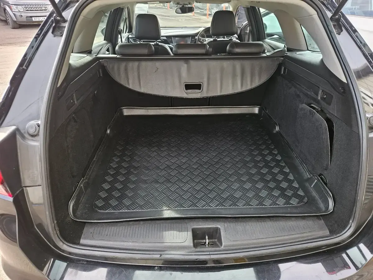 Used Vauxhall Astra Elite 150 HP (110 kW) 2017 Black Estate
