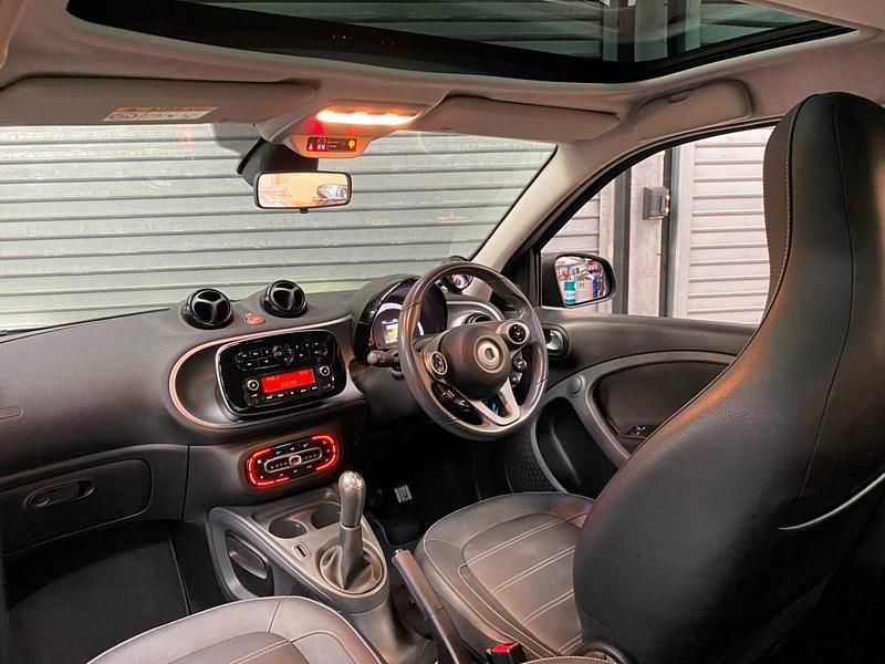 Used Smart ForFour Prime 71 HP (52 kW) 2018 Blue Hatchback