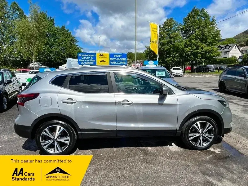 Used Nissan Qashqai N-Connecta 2018 Silver SUV