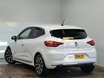 Used Renault Clio Iconic 85 HP (62 kW) 2020 White Hatchback