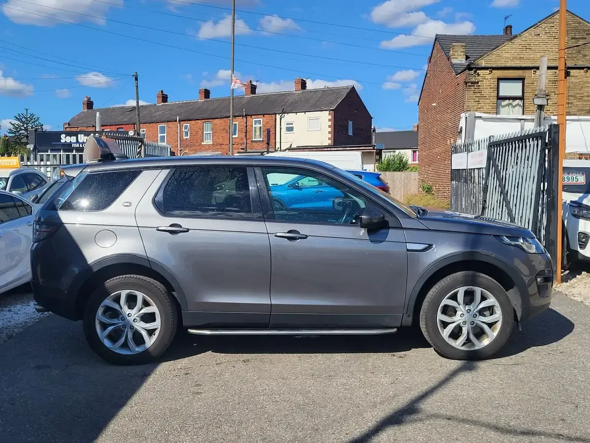 Used Land Rover Discovery 5 HSE 2017 Grey SUV