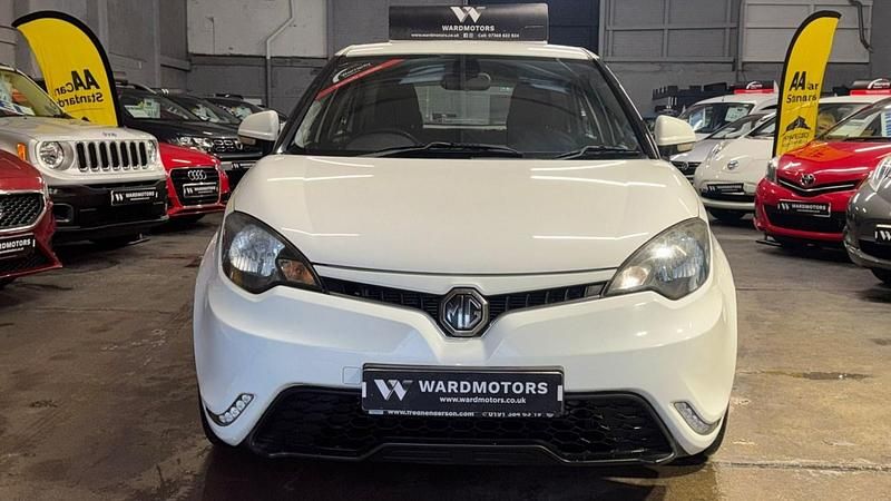 Used MG MG3 106 HP (77 kW) 2017 White Hatchback