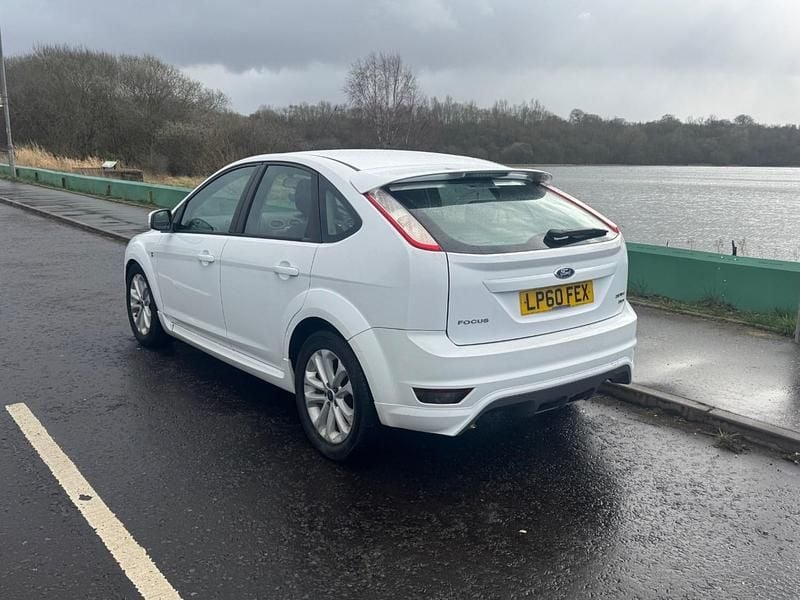 Used Ford Focus Zetec 2011 White Hatchback