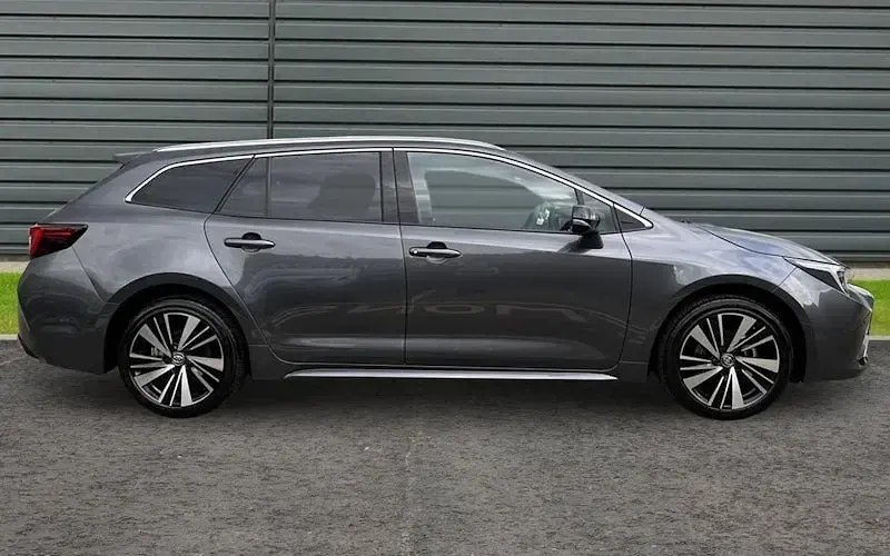 Used Toyota Corolla Design 140 HP (102 kW) 2025 Grey Estate