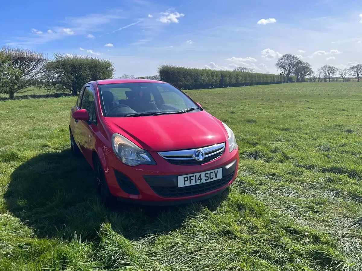 Second-hand Vauxhall Corsa S 65 CP (47 kW) 2014 Roșu Hatchback