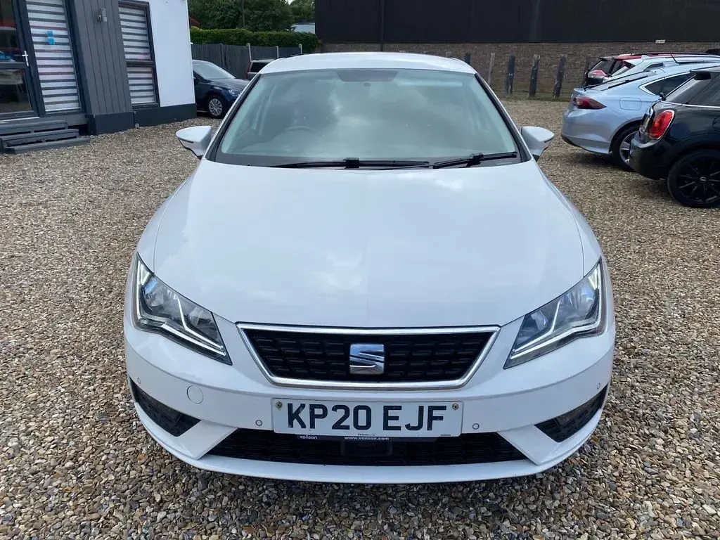 Used Seat Leon SE Dynamic 115 HP (84 kW) 2020 White Hatchback