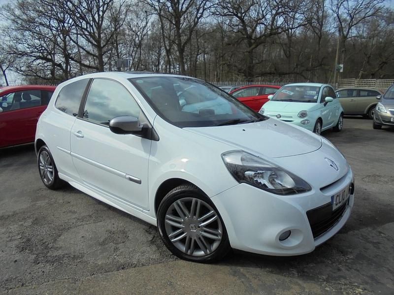 Used Renault Clio II GT-Line 88 HP (64 kW) 2011 White Hatchback