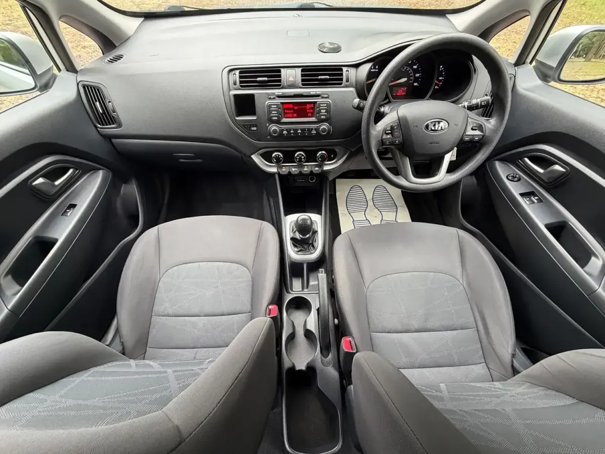 Used Kia Rio Air 75 HP (55 kW) 2013 Silver Hatchback