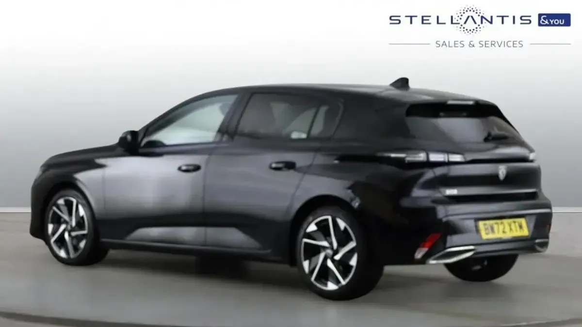 Used Peugeot 308 Allure Premium 129 HP (94 kW) 2023 Black Hatchback