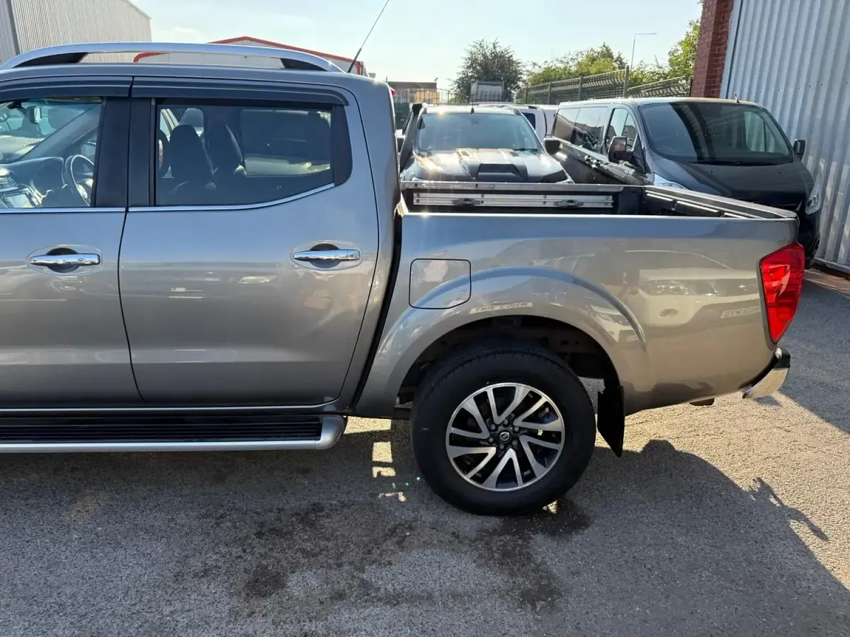 Used Nissan Navara Tekna 2017 Grey Pickup