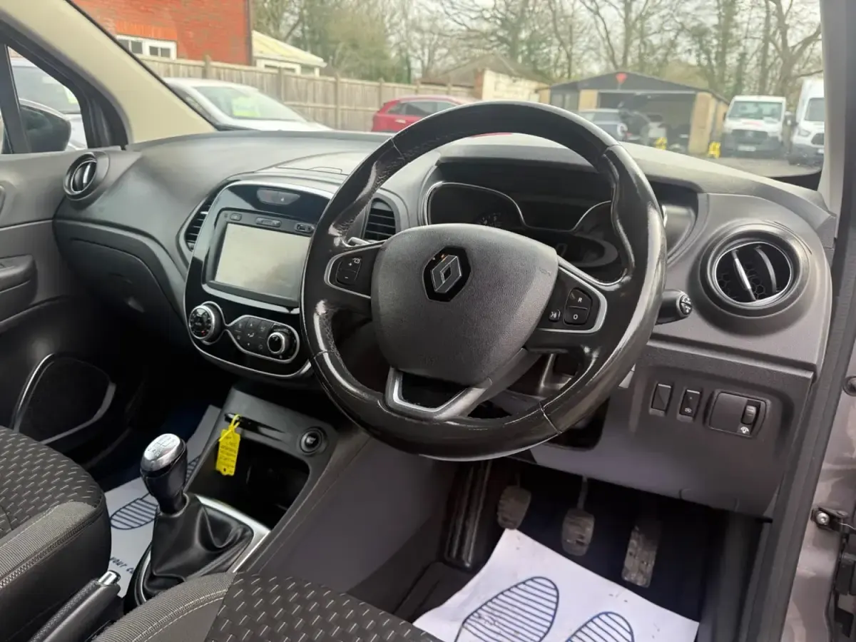 Second-hand Renault Captur Dynamique 90 CP (66 kW) 2017 Gri SUV