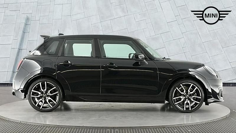 Used Mini Cooper Hatch 113 kW (154 HP) 2025 Black Hatchback
