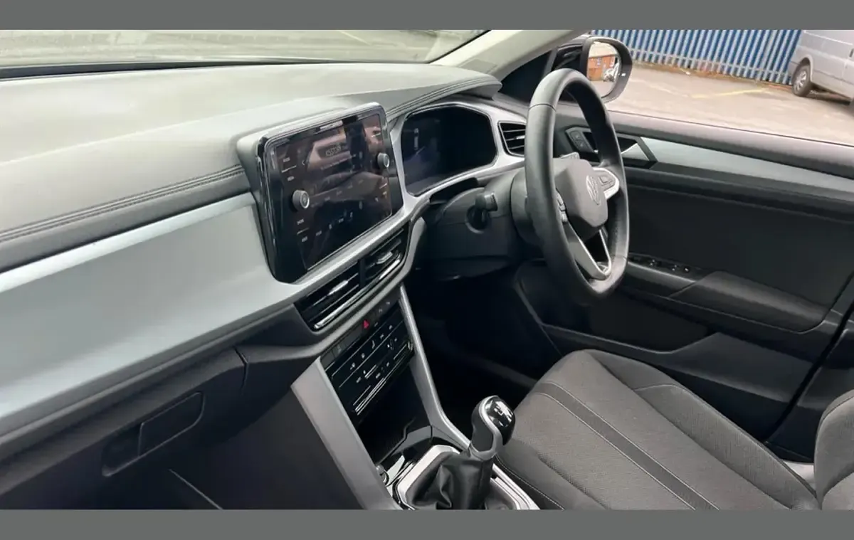 Used VW T-Roc Life 110 HP (80 kW) 2023 Black SUV