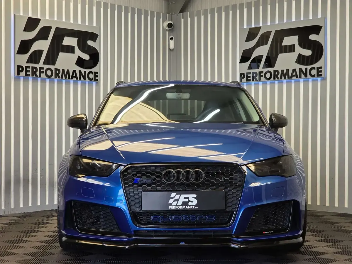 Begagnad Audi RS3 Comfort 367 HK (269 kW) 2015 Blå Sedan