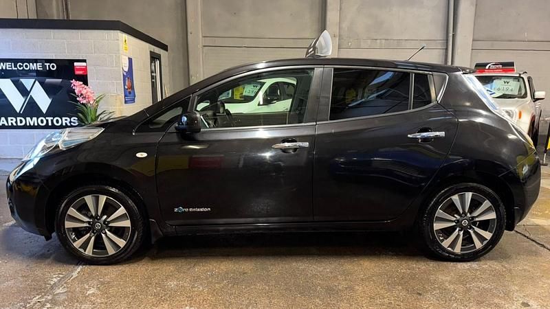 Used Nissan Leaf Tekna 24 kW (33 HP) 2014 Black Hatchback