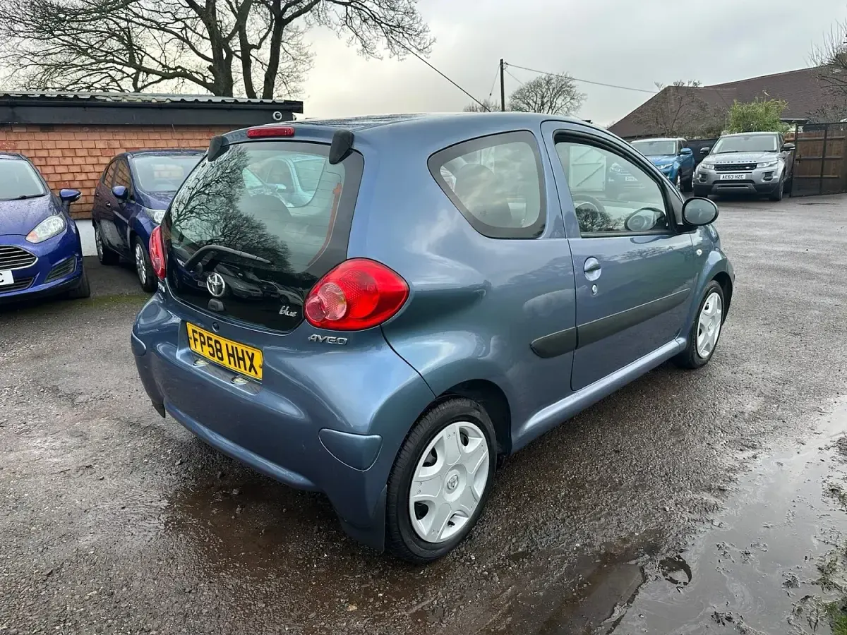 Used Toyota Aygo 67 HP (49 kW) 2008 Blue Hatchback