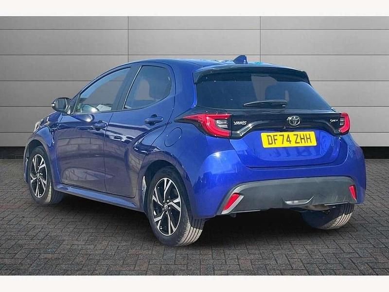 Used Toyota Yaris Hybrid Design 116 HP (85 kW) 2024 Blue Hatchback