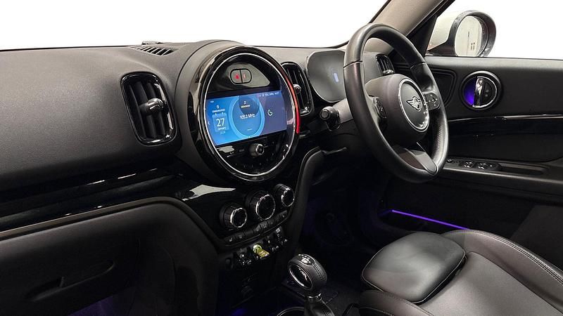 Used Mini Cooper Countryman Classic 220 HP (161 kW) 2022 Chili red SUV