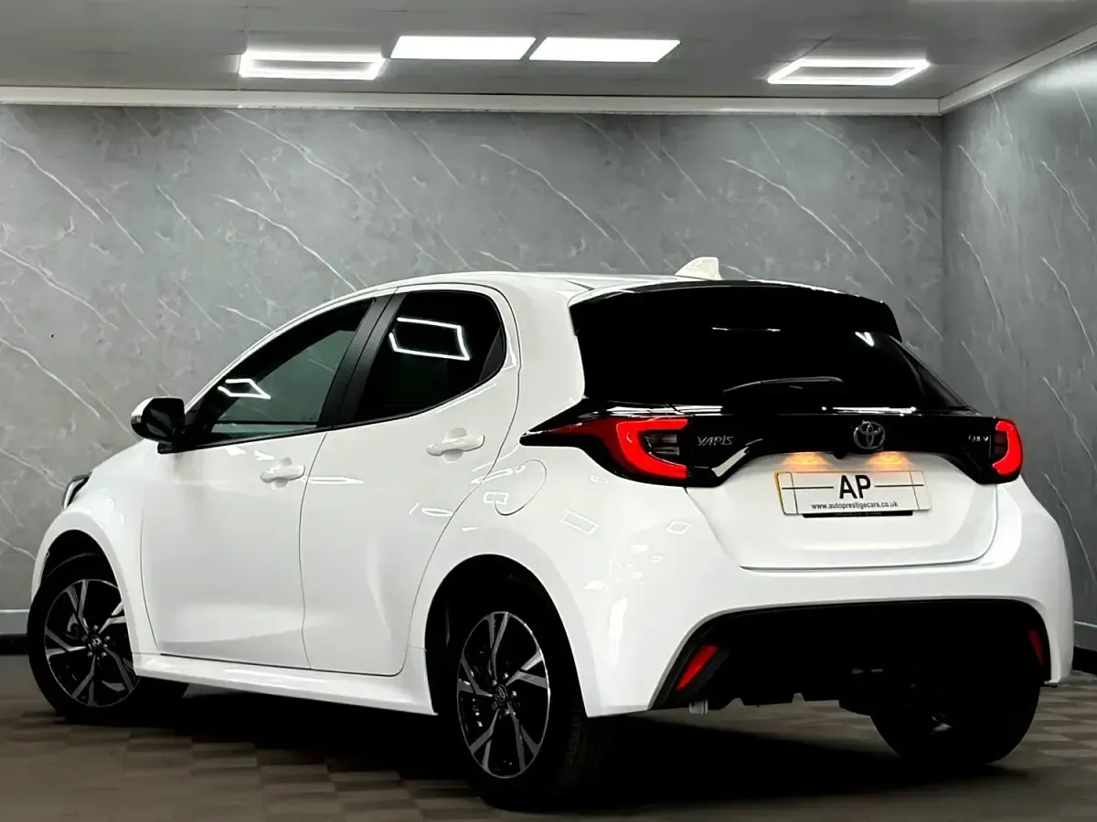 Used Toyota Yaris Hybrid Design 2025 White Hatchback