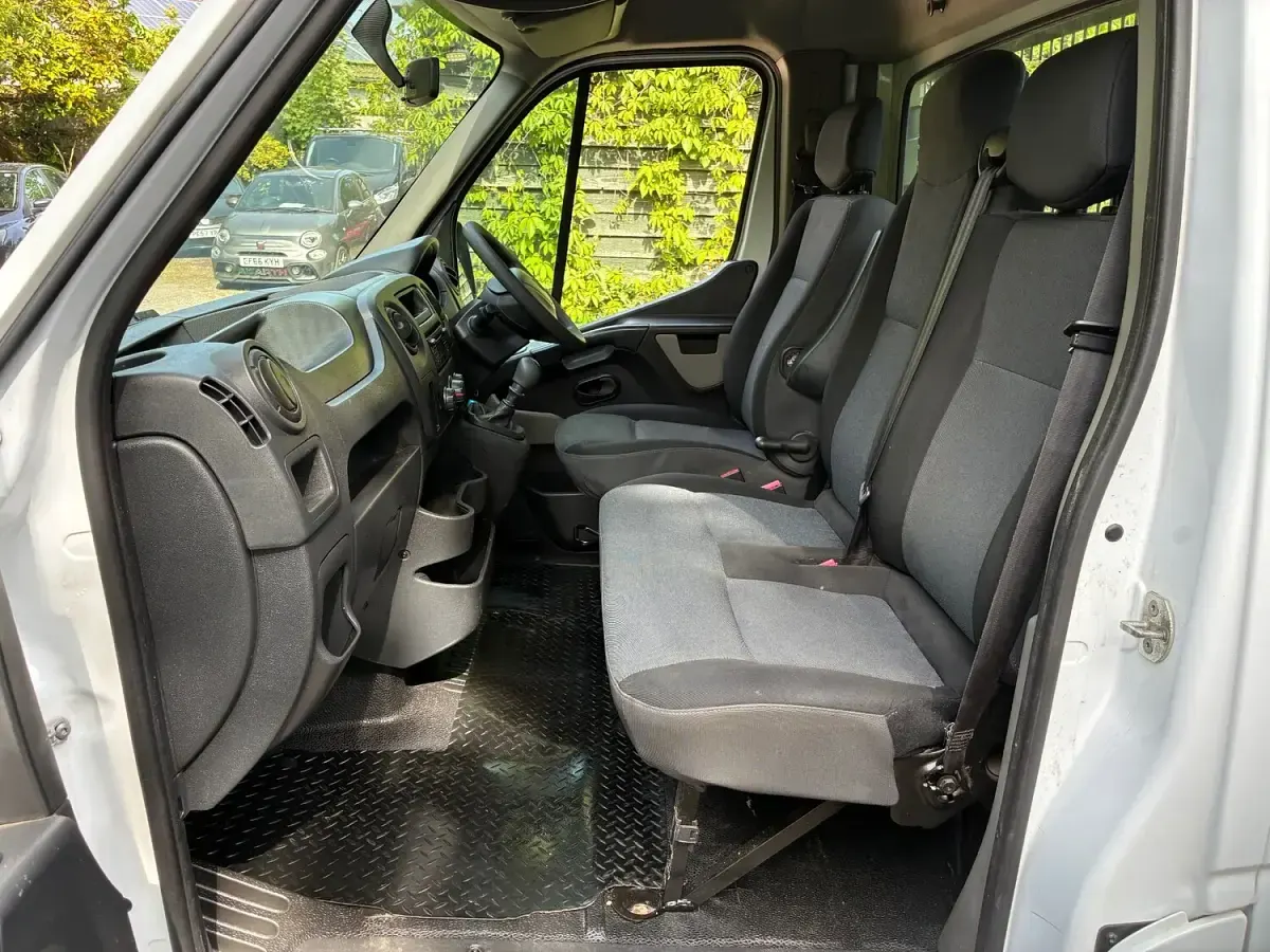 Used Renault Master Business 2019 White Cabriolet