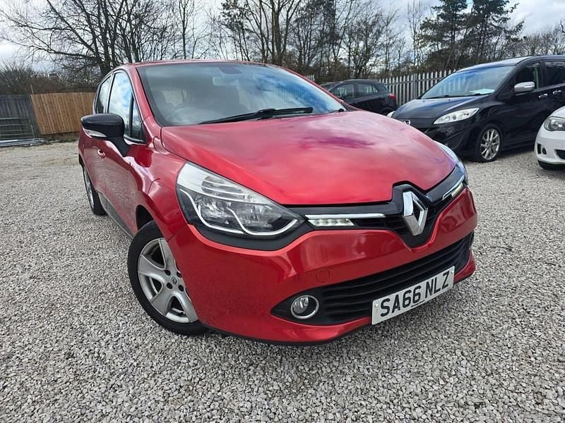 Red Used 2016 Renault Clio IV Dynamique Hatchback | £3,695 (Good price) - Image 1/4