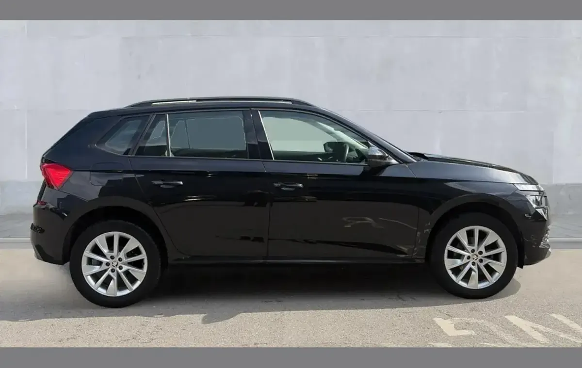 Used Skoda Kamiq SE 110 HP (80 kW) 2022 Black magic pearl effect SUV
