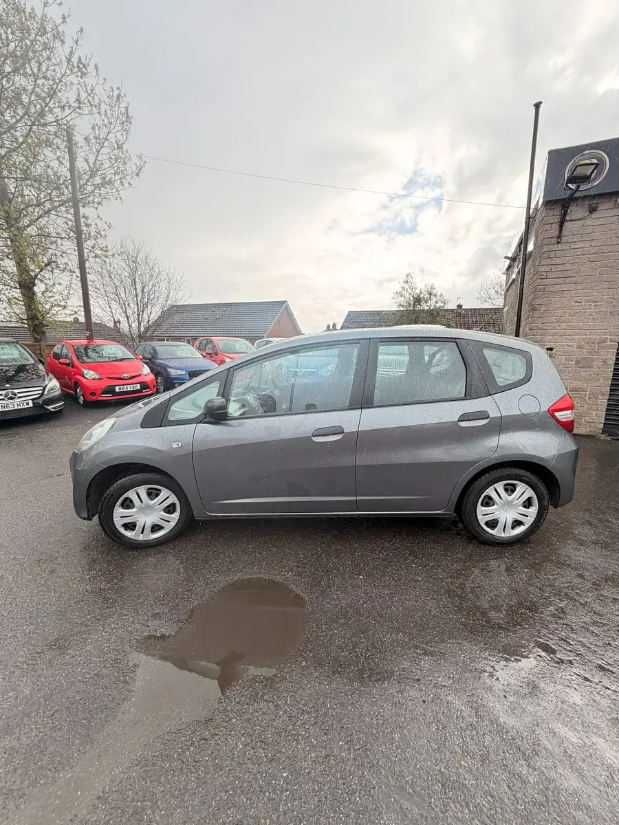 Used Honda Jazz S 90 HP (66 kW) 2013 Grey Hatchback