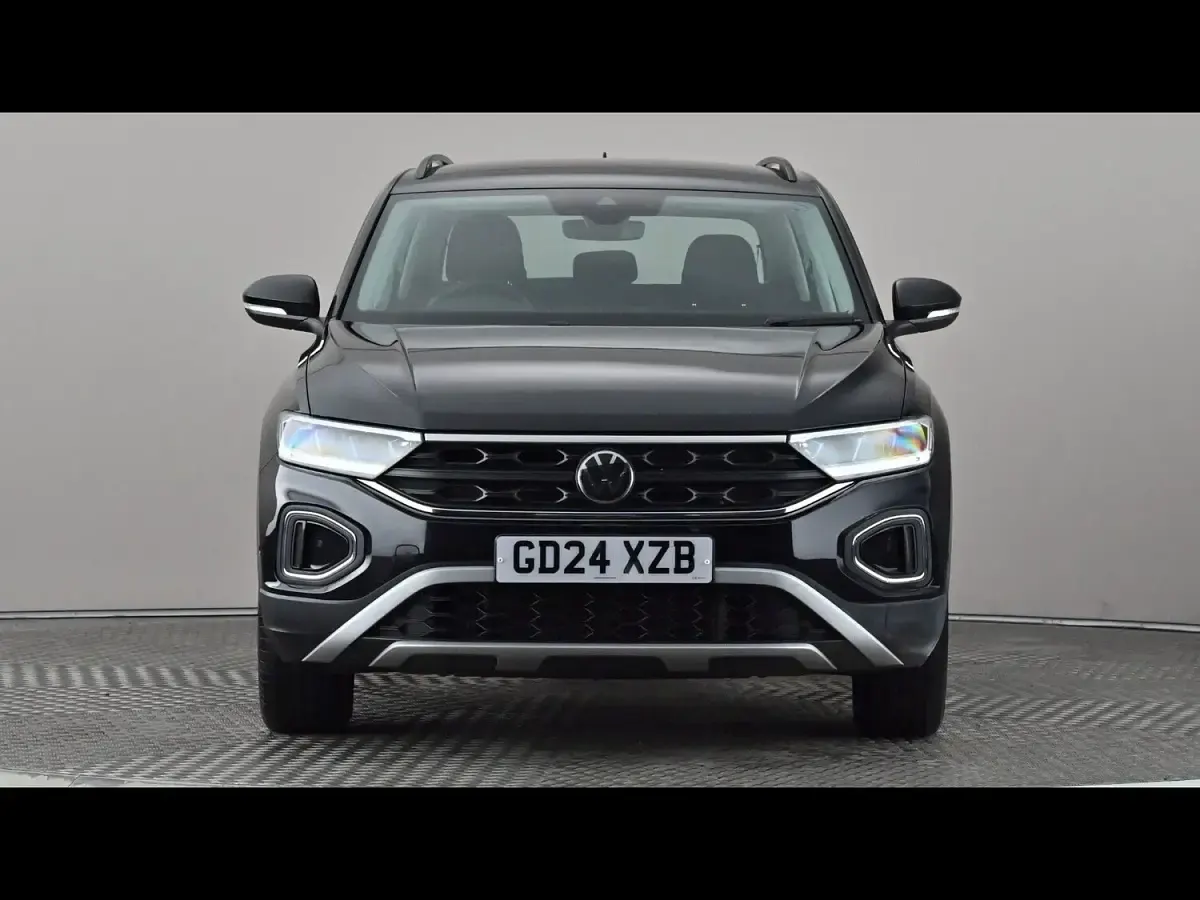 Used VW T-Roc Life 150 HP (110 kW) 2024 Black SUV