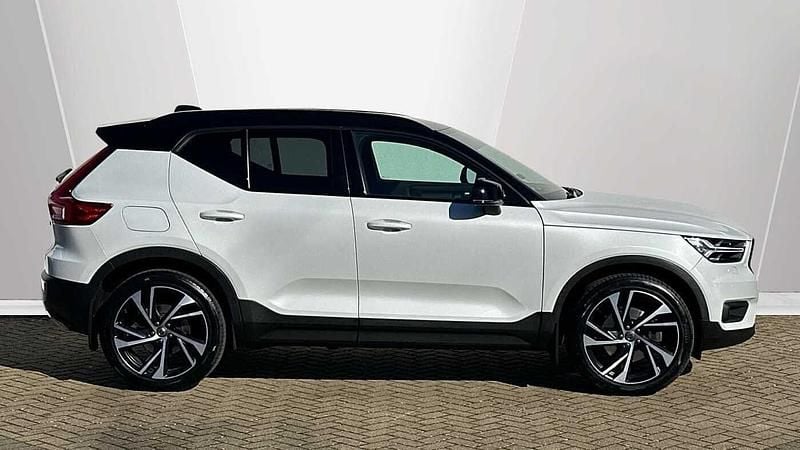 Used Volvo XC40 R-Design 190 HP (139 kW) 2019 White SUV