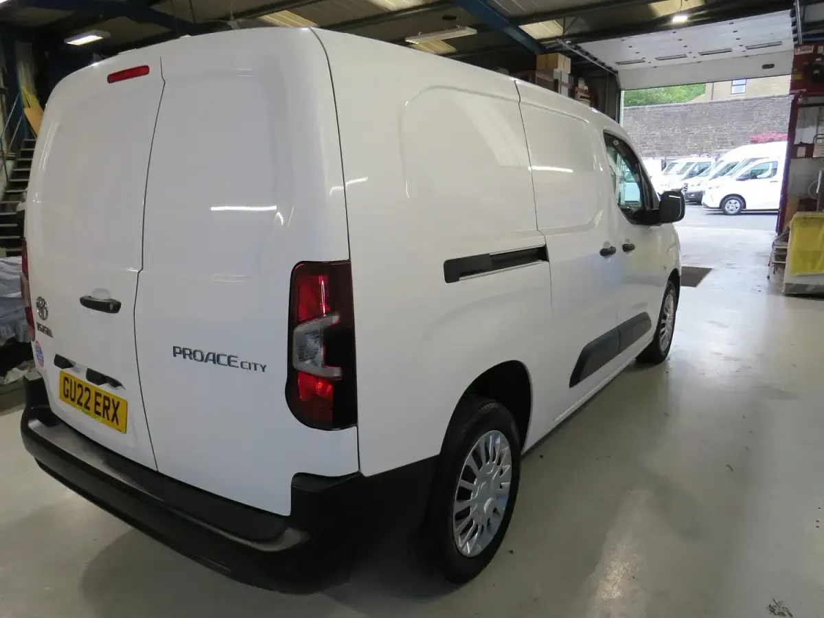 Used Toyota Proace 101 HP (74 kW) 2022 White MPV
