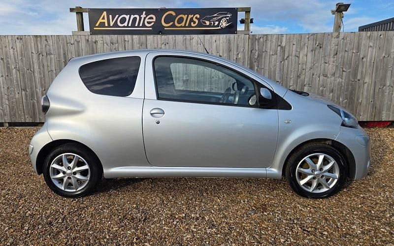 Used Toyota Aygo 68 HP (50 kW) 2014 Silver Hatchback