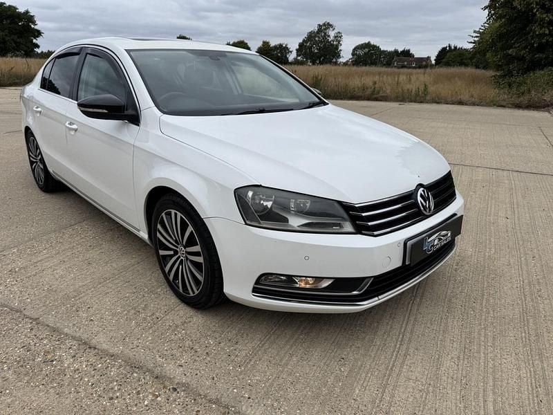 White Used 2011 VW Passat Sportline Sedan | £2,250 (Fair price) - Image 1/4