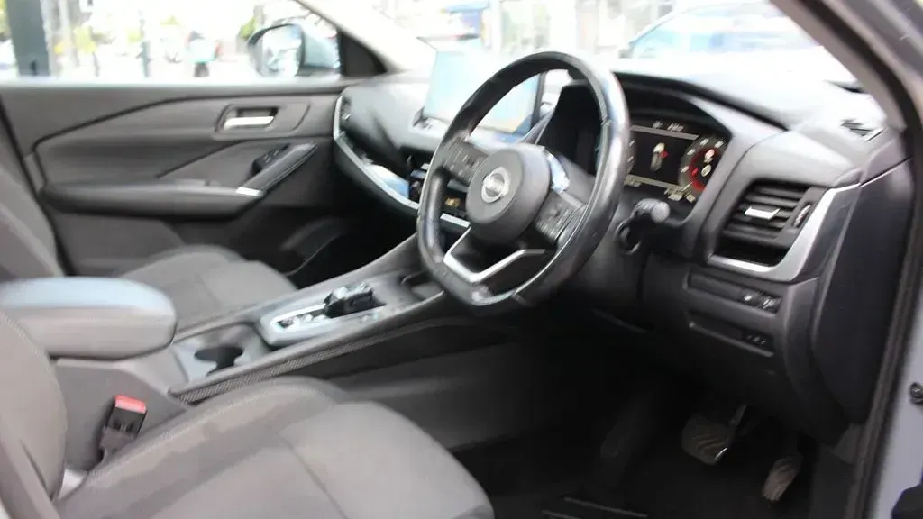 Used Nissan Qashqai N-Connecta 190 HP (139 kW) 2023 Grey SUV