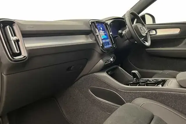 New Volvo XC40 Plus 161 HP (118 kW) 2026 Grey SUV