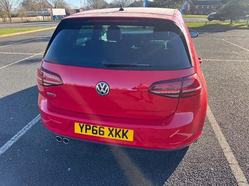 Begagnad VW Golf VII GTD 2016 Röd Halvkombi