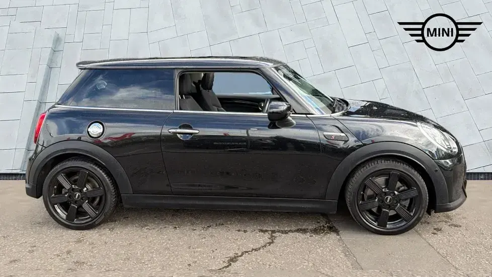Used Mini Cooper S Classic 176 HP (129 kW) 2023 Black Hatchback
